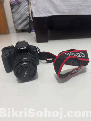 Canon EOS 700D